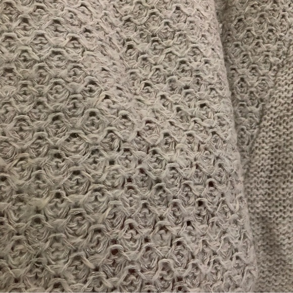 Beautiful light weight knit oatmeal color sweater different pattern knitted - Picture 4 of 7